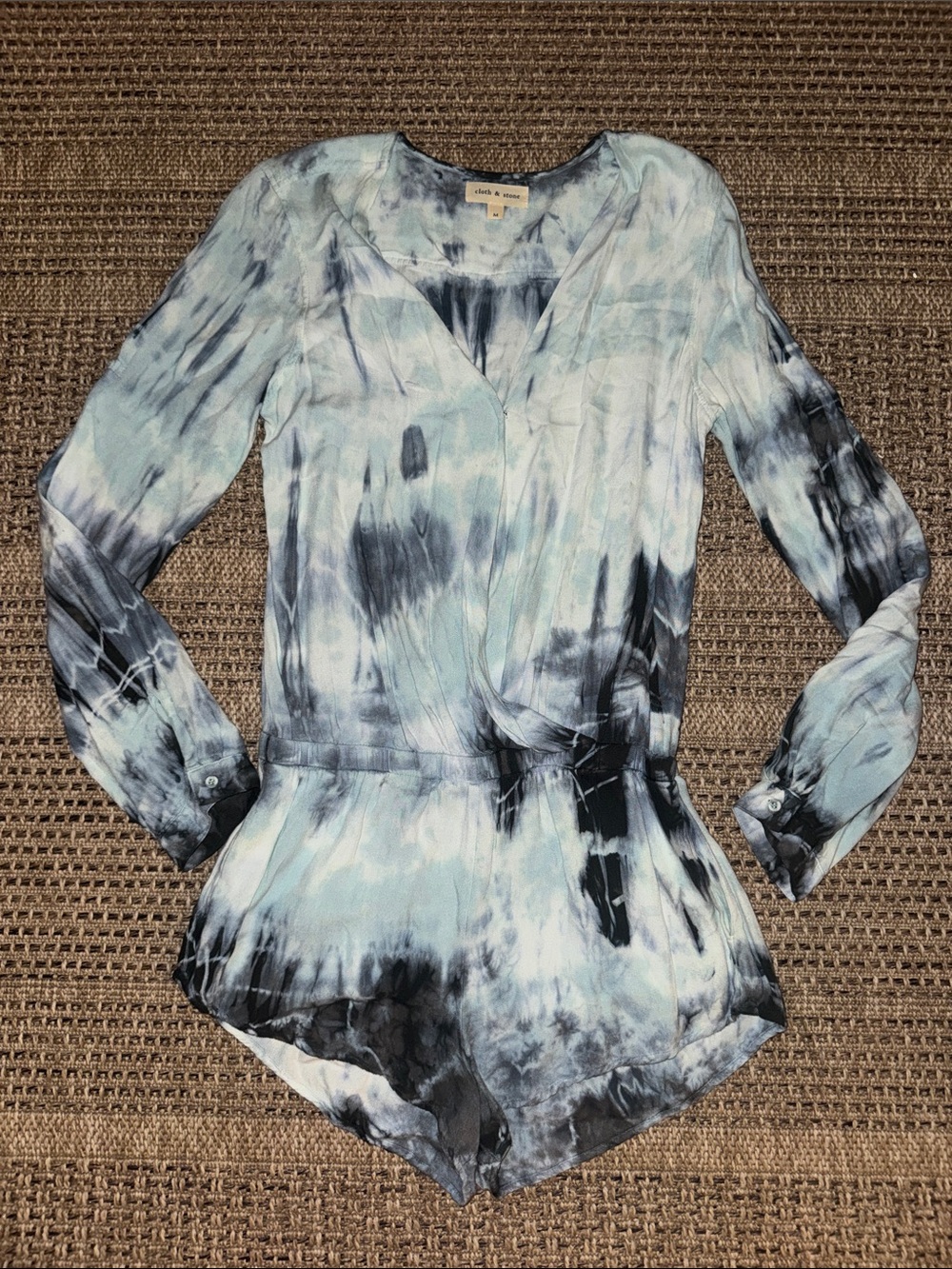 Cloth & Stone Light Aqua & Navy Tie-Dye Long Sleeve V-Neck Romper ✨Like New✨